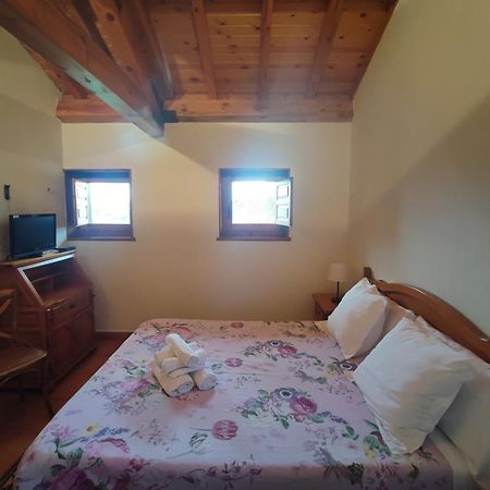 Posada De Serrada Serrada de la Fuente Ngoại thất bức ảnh