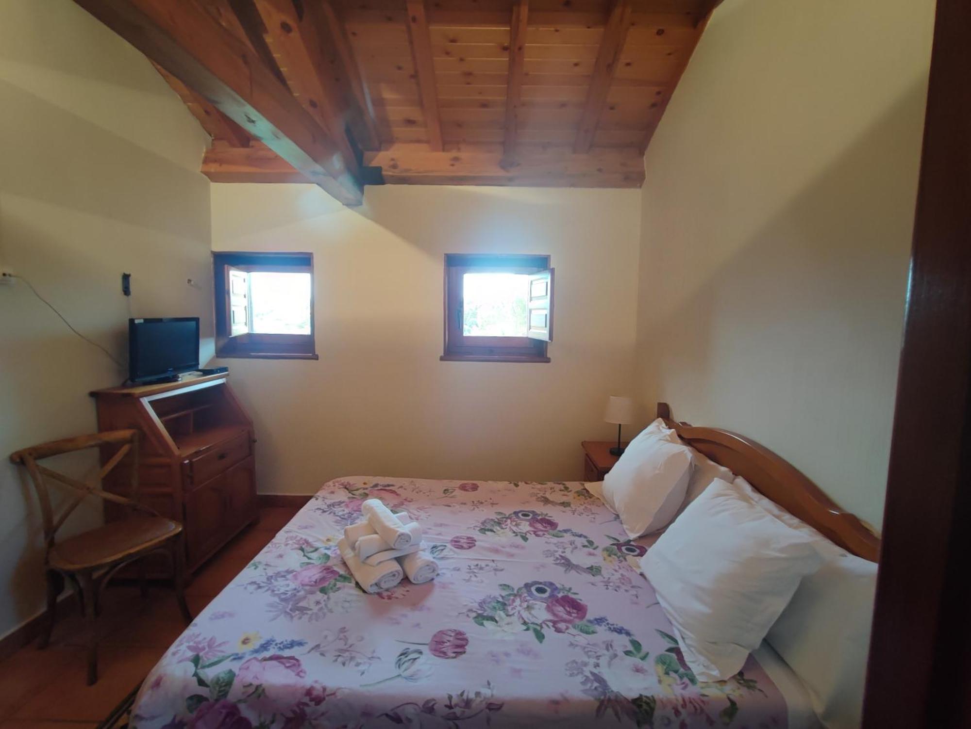 Posada De Serrada Serrada de la Fuente Ngoại thất bức ảnh